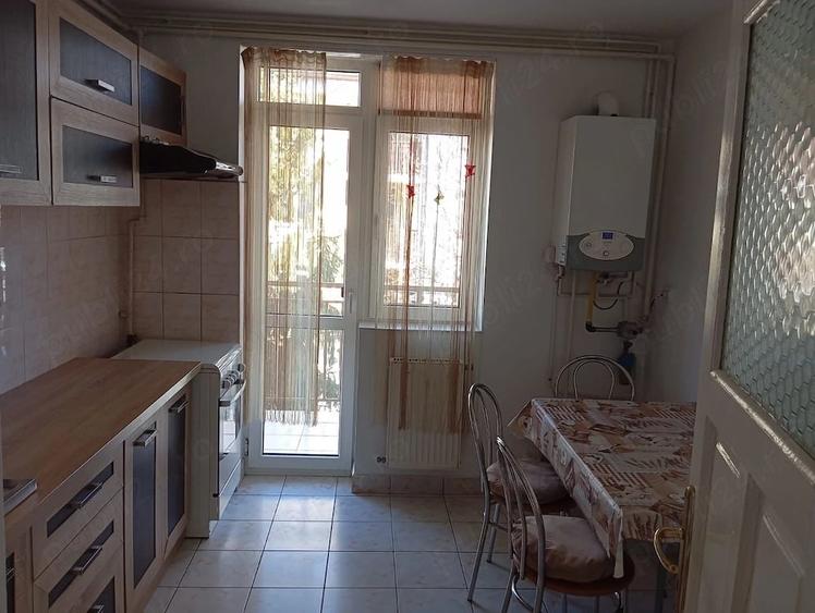 Apartament cu 2 camere decomandat în Polivalentă