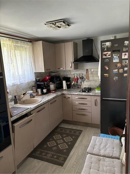 casa , curte , livada cu pomi fructiferi. zona langa padure , aproape de intratea pe autostrada. - 5