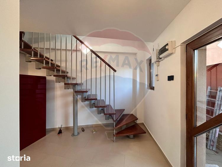 Casă cu 5 camere cu Teren 300 Mp în Pictor Rosenthal