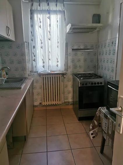 Apartament cu 2 camere semidecomandat în Podu Roș
