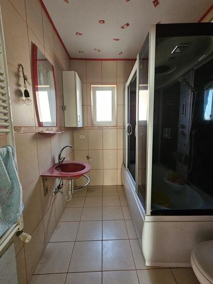 Casă individuală cu 5 camere cu Canalizare în Paleu