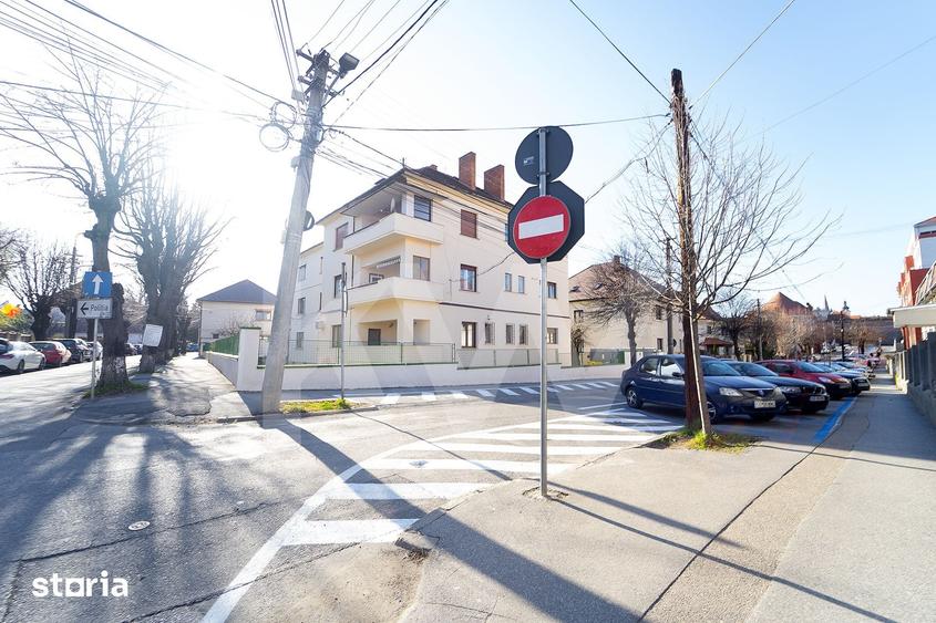 Apartament cu 4 camere decomandat în Central