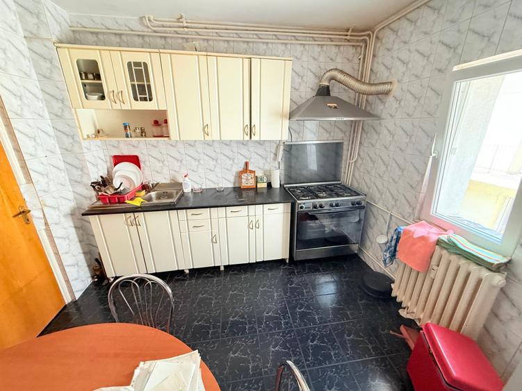 Apartament cu 4 camere decomandat în Pantelimon