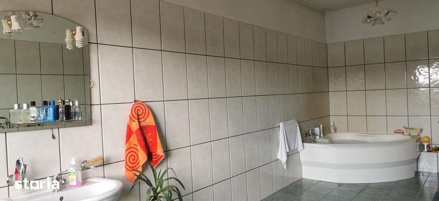 Casă cu 4 camere cu Teren 400 Mp în 7 Noiembrie