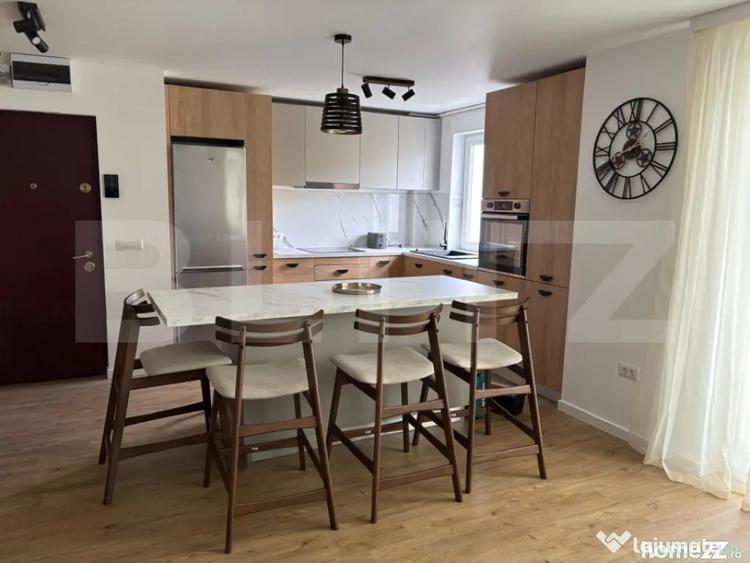 Apartament cu 4 camere semidecomandat în Universității