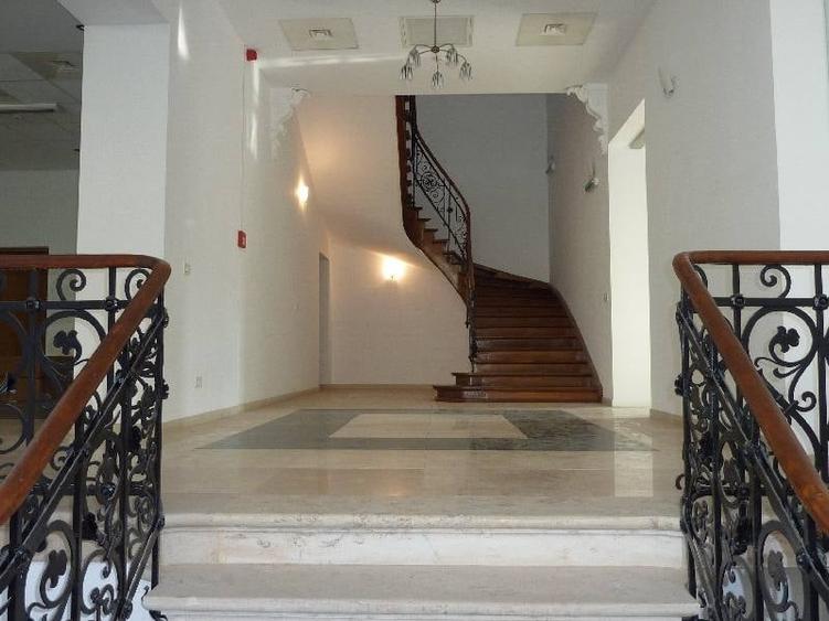 Birou, de 256 mp, în Batistei