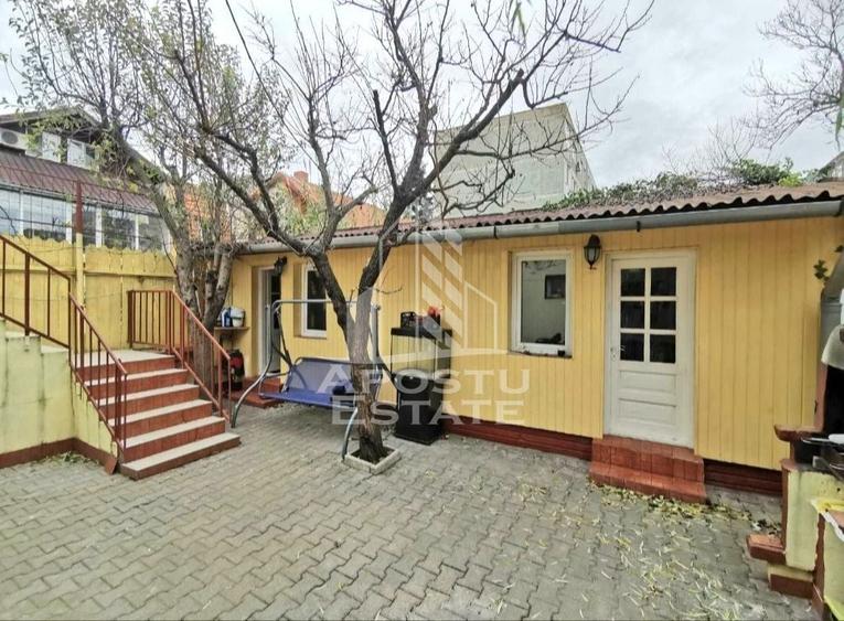 Casă individuală cu 9 camere cu Canalizare în Iosefin
