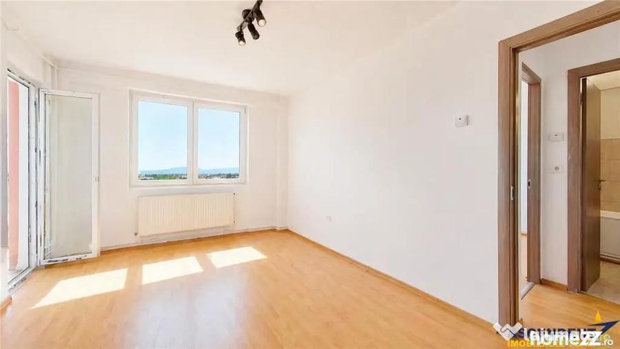 Apartament cu 3 camere semidecomandat în Vlahuță