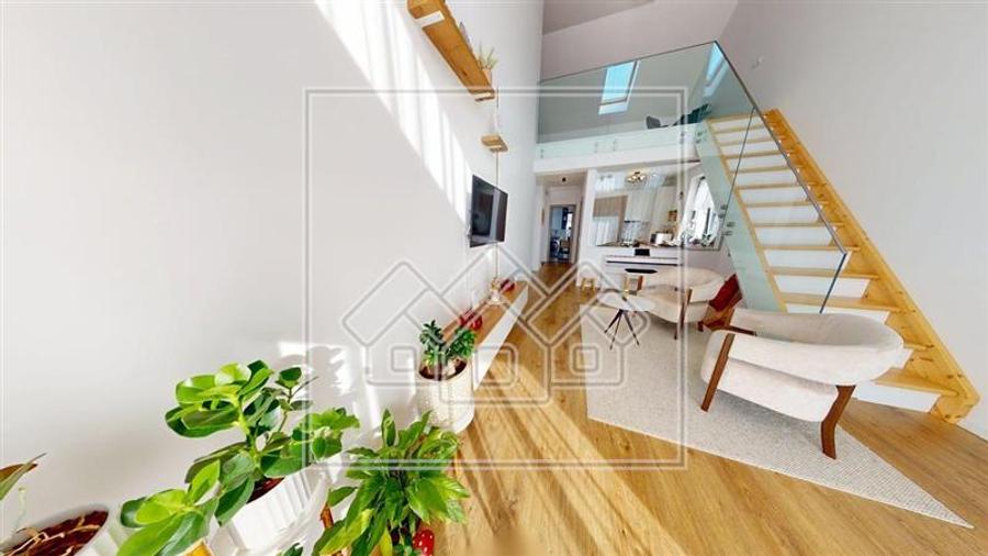 Penthouse cu 4 camere decomandat în Exterior Vest