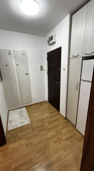 Apartament cu 2 camere semidecomandat, mobilat în Podu Roș