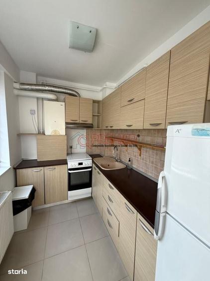 Apartament cu 2 camere semidecomandat în Văcăresti