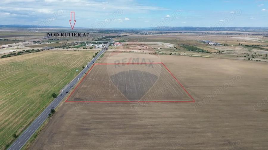 Teren de 27500 mp, în Tișița