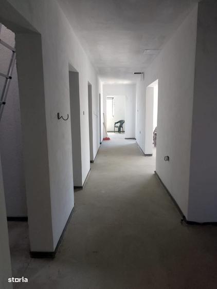Casă cu 4 camere în Lacu Sărat