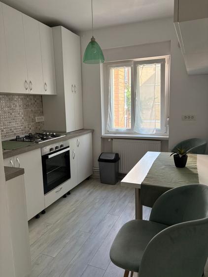 Apartament cu 2 camere decomandat în Medicină