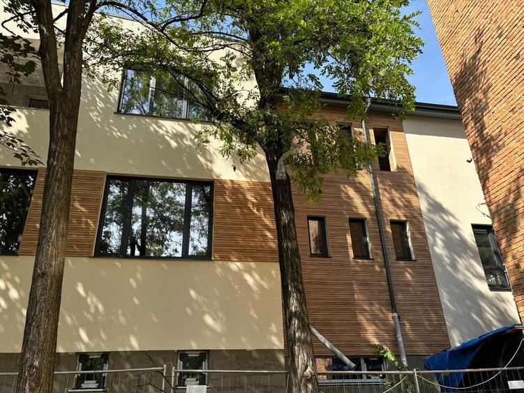 Spațiu comercial, de 900 mp, în Precista