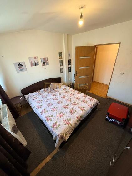 Apartament cu 3 camere decomandat în Dâmbovița