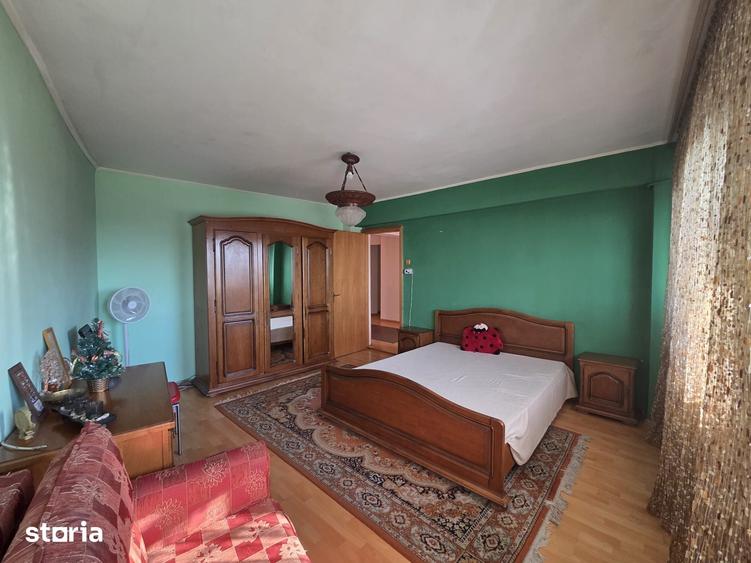 Apartament cu 3 camere decomandat în Central