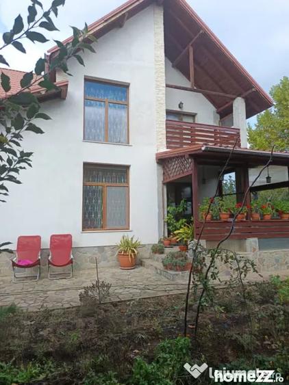 Casă cu 5 camere cu Teren 698 Mp în Albert