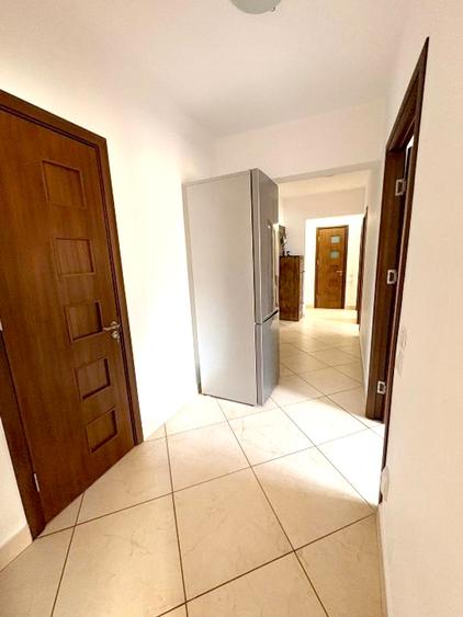 Apartament cu 4 camere semidecomandat, mobilat în Drumul Taberei