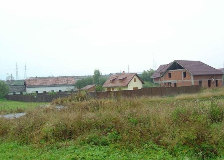 Teren Construcții extravilan de 10394 mp, în Est