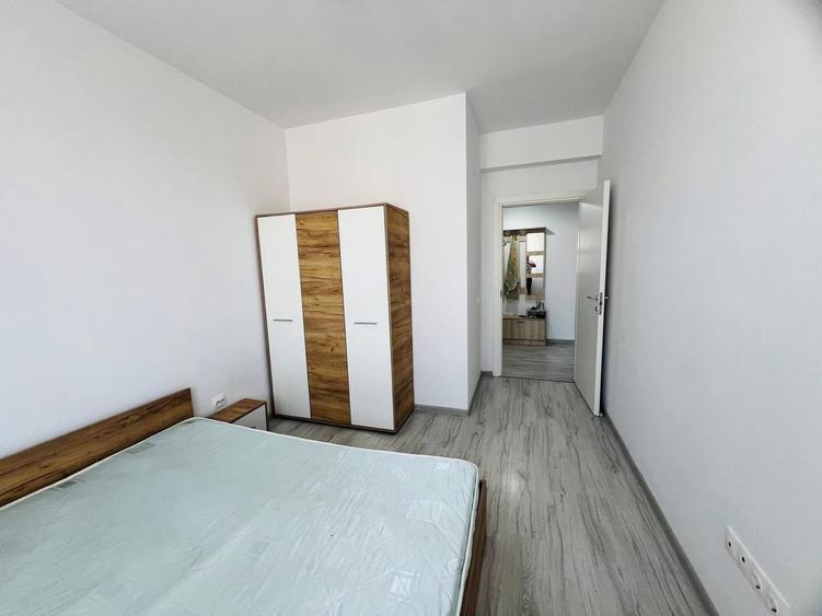 Apartament cu 3 camere semidecomandat în Drumul Taberei