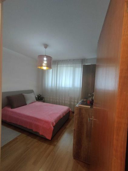 Apartament cu 3 camere decomandat în Valea Oltului