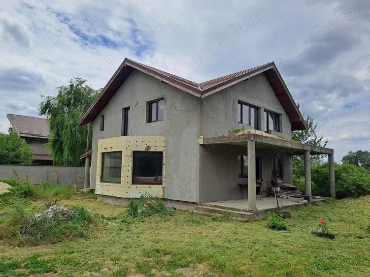 Casă cu 6 camere în Clinceni