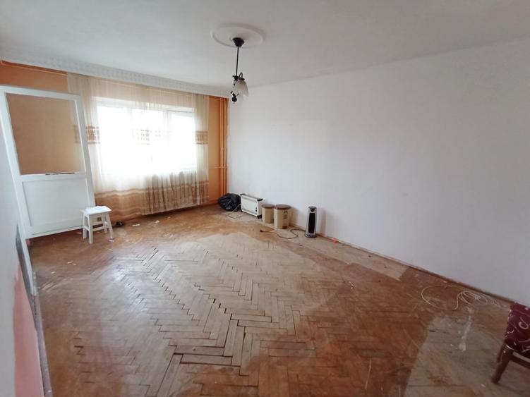 Garsonieră decomandată în Nicolina
