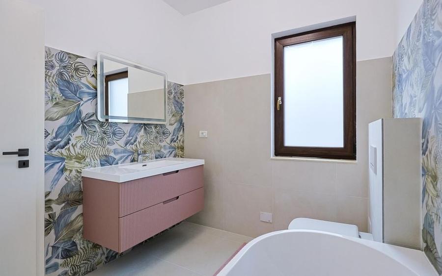 Casă cu 4 camere în Săcălaz