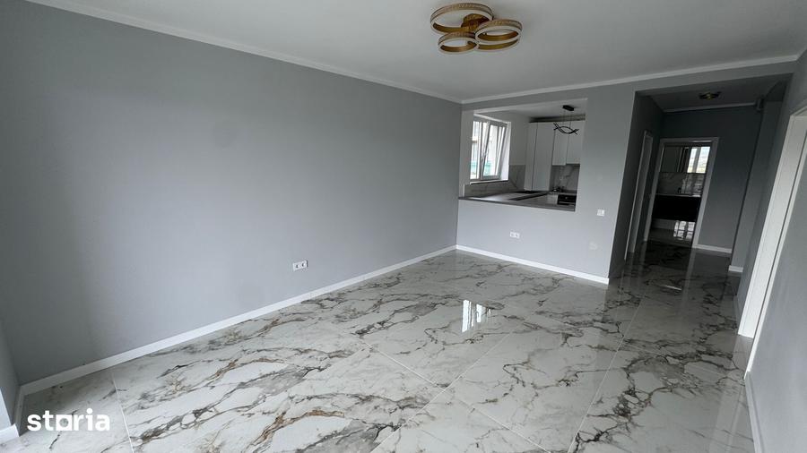 Apartament cu 3 camere decomandat în Cristian