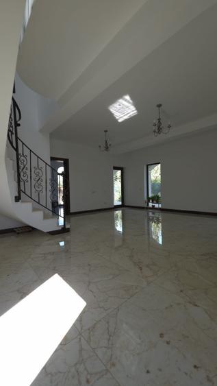 Casă individuală cu 4 camere cu Teren 1050 Mp în 1 Decembrie