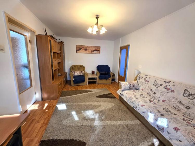 Apartament cu 4 camere semidecomandat în Brâncoveanu