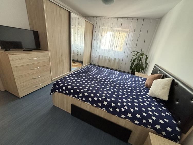 Apartament cu 3 camere decomandat în Astra