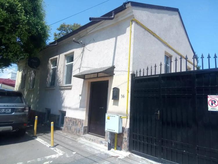Casă cu 4 camere cu Teren 260 Mp în Casa de Cultură