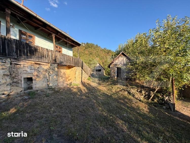 Casa de vanzare cu priveliste frumoasa si teren - 3
