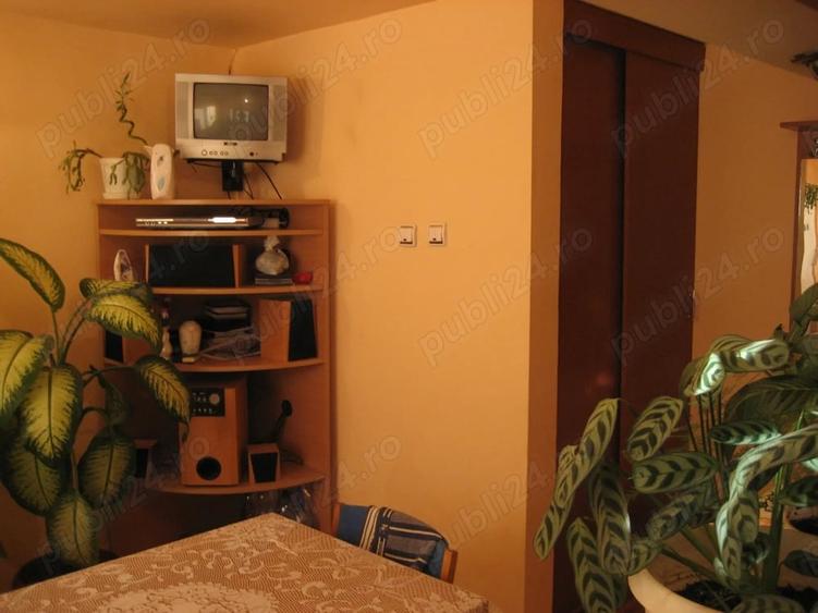 Apartament cu 4 camere nedecomandat în Aluniș