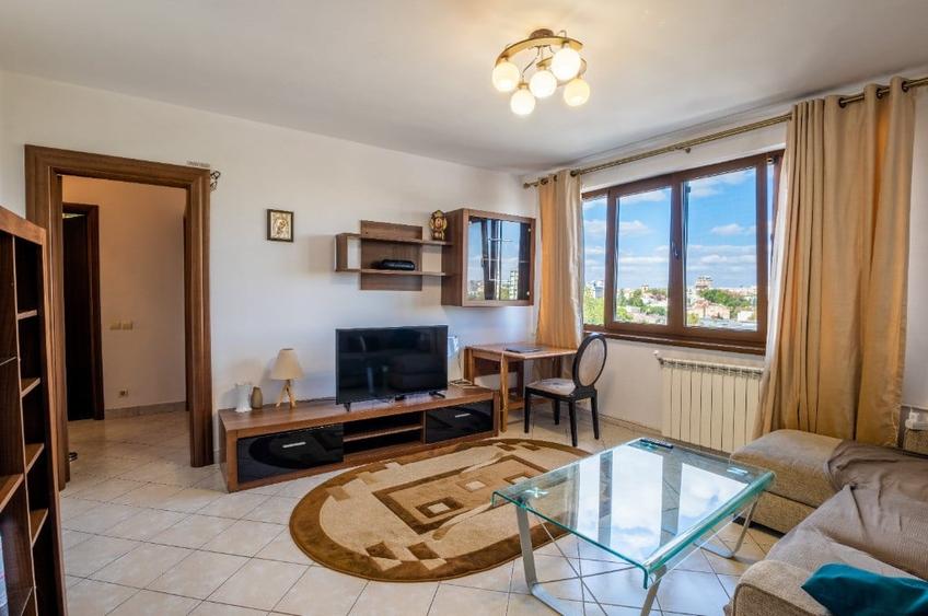 Apartament cu 3 camere semidecomandat în Unirii