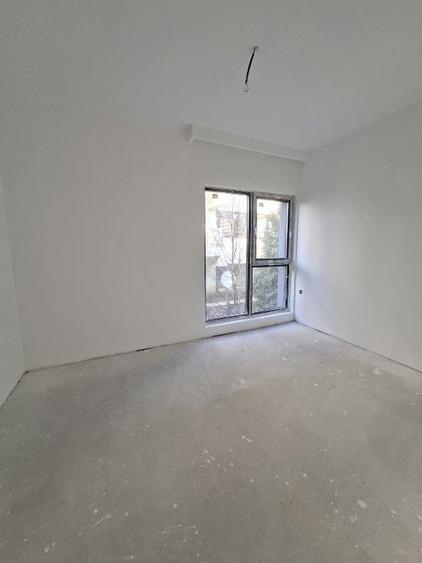 Duplex cu 4 camere cu Canalizare în Ostratu