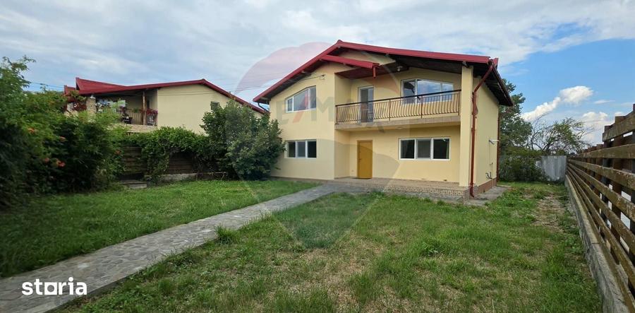 Casă cu 4 camere cu Teren 445 Mp în Valea