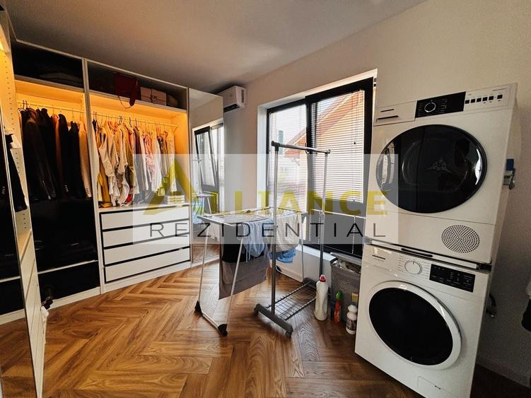 Casă individuală cu 5 camere cu Canalizare în Berceni