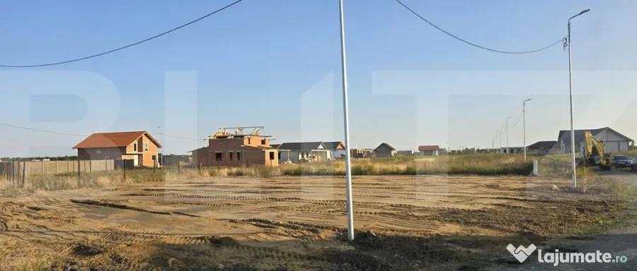 Teren de 697 mp, în Sânmihaiu Român