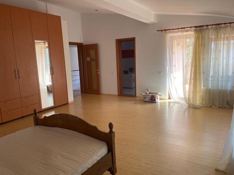 Casă cu 5 camere cu Teren 500 Mp în Iancu Nicolae