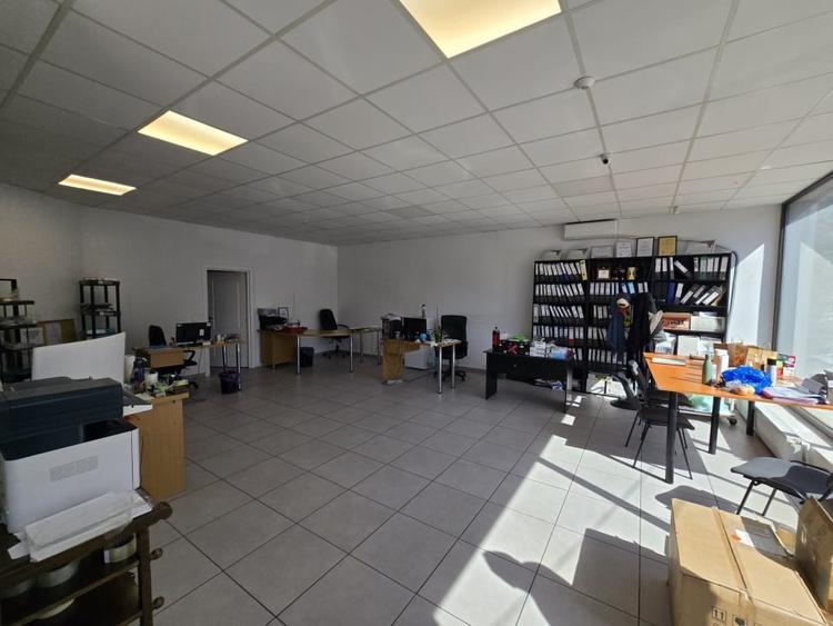 Spațiu comercial, de 90 mp, în Central