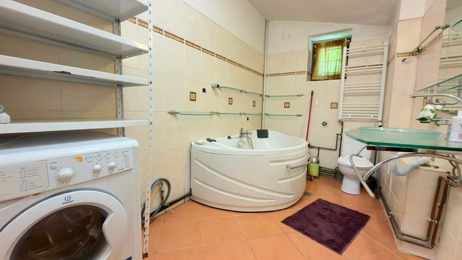 Apartament cu 3 camere decomandat, mobilat în Central