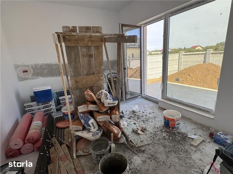 Casă cu 4 camere cu Teren 450 Mp în Domnești