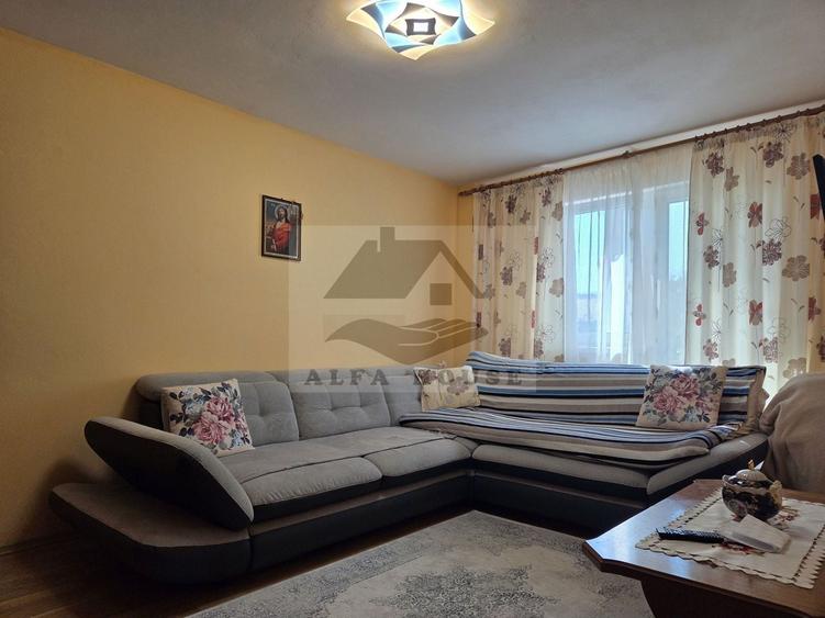 Apartament cu 3 camere decomandat, mobilat în Noua