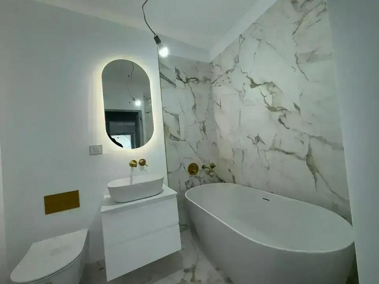Apartament cu 3 camere semidecomandat în Unirii