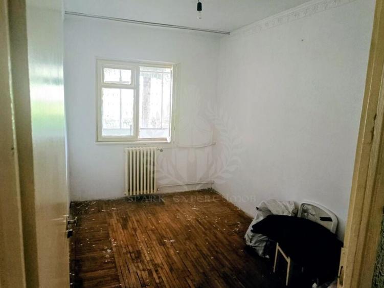 Apartament cu 3 camere decomandat în Vest