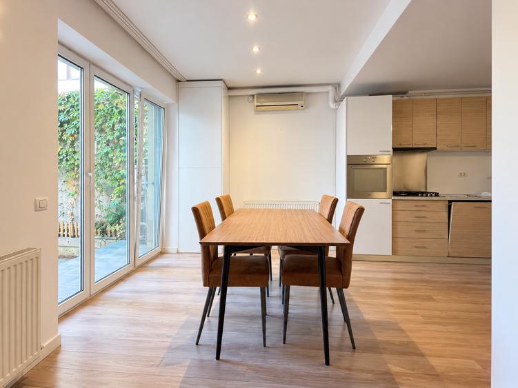 Apartament cu 4 camere semidecomandat în Dorobanți