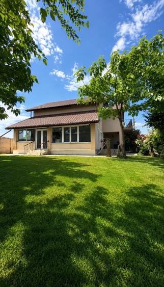 Casă individuală cu 5 camere cu Teren 500 Mp în Vidra